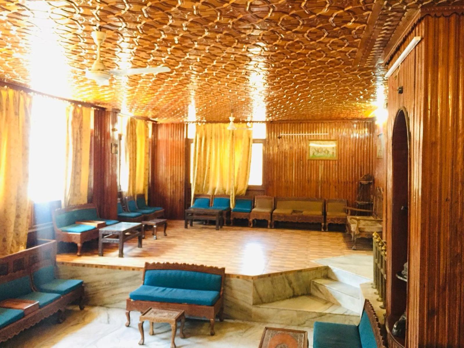 מלון Srīnagar Kashmir Hill Town מראה חיצוני תמונה