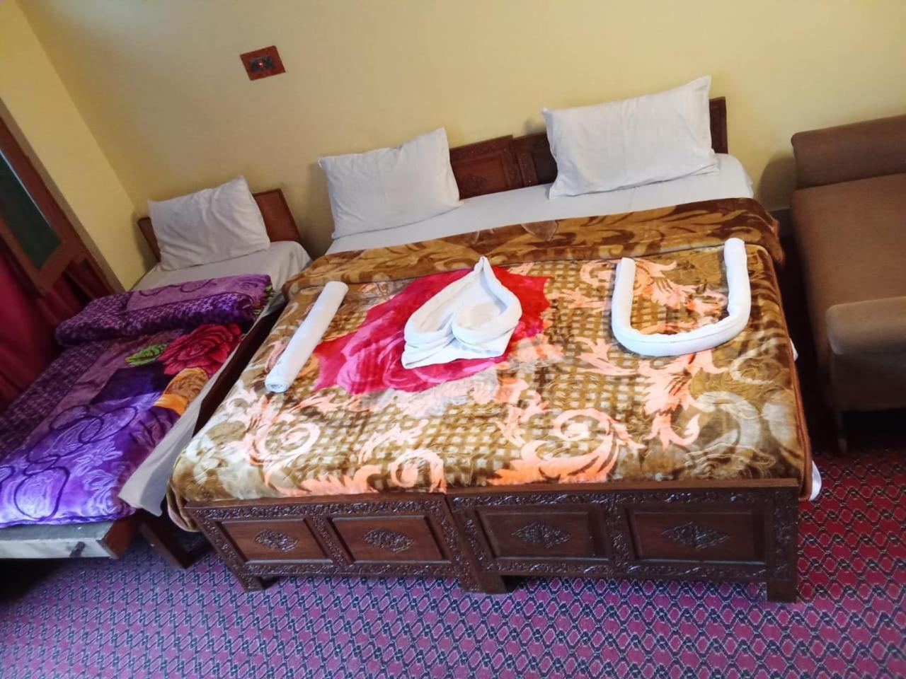 מלון Srīnagar Kashmir Hill Town מראה חיצוני תמונה